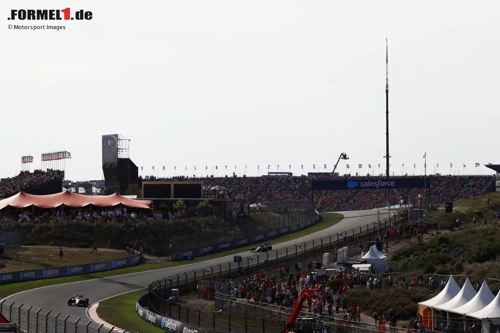 ... Sebastian Vettel im Aston Martin AMR22 und Mick Schumacher im Haas VF-22 beginnen den Samstag beim Niederlande-Grand-Prix gut, mit P8 und P9 im Training, rund 0,9 Sekunden hinter der Spitze. Im Qualifying aber ... Foto zur News: ... Sebastian Vettel im Aston Martin AMR22 und Mick Schumacher im Haas VF-22 beginnen den Samstag beim Niederlande-Grand-Prix gut, mit P8 und P9 im Training, rund 0,9 Sekunden hinter der Spitze. Im Qualifying aber ...