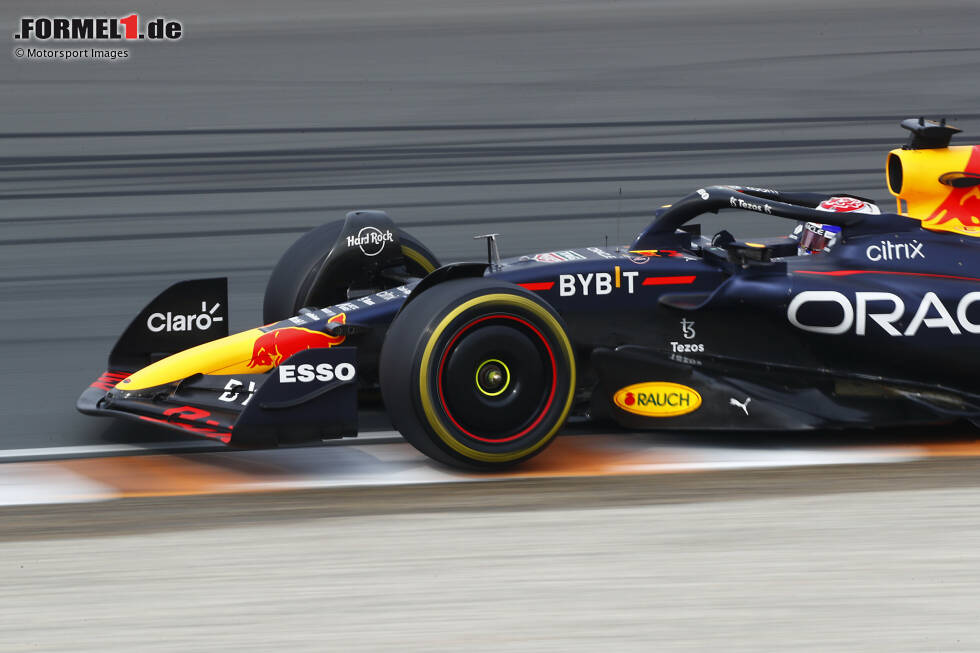 Max Verstappen ist der große Sieger in Zandvoort: Im Red Bull RB18 bestimmt er das Rennen und gewinnt zum zweiten Mal vor heimischem Publikum. Zehnter Saisonsieg, über 100 Punkte Vorsprung in der WM. Titel #2 ist fast nur noch Formsache nach diesem Rennen, aber ... Max Verstappen ist der große Sieger in Zandvoort: Im Red Bull RB18 bestimmt er das Rennen und gewinnt zum zweiten Mal vor heimischem Publikum. Zehnter Saisonsieg, über 100 Punkte Vorsprung in der WM. Titel #2 ist fast nur noch Formsache nach diesem Rennen, aber ...