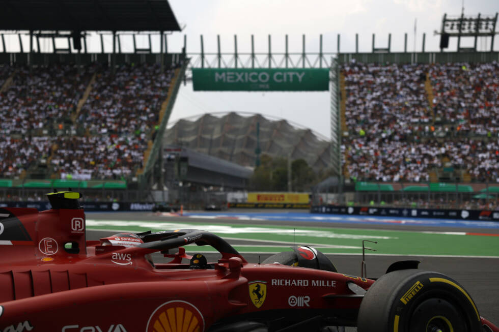 Foto zur News: Carlos Sainz (2): Die Leistung des Spaniers ist schwer zu beurteilen, weil Ferrari an diesem Wochenende im Niemandsland war. Da ist es eigentlich das einzige Ziel, den Teamkollegen zu schlagen. Das hat er in Qualifying und Rennen geschafft. Mehr war nicht drin.