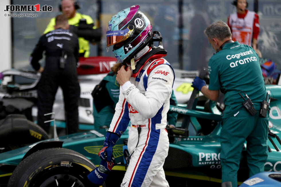 Mick Schumacher (5): Zum zweiten Mal in Folge bekommt der Deutsche von uns eine 5. Von der Rennleitung gab es für den Vettel-Crash keine Strafe. Die Mehrheit der Redaktion sieht die Hauptschuld aber eher bei ihm. Gesteht auch selber, dass sein Überholversuch weder Fisch noch Fleisch war. Ärgerlich und unnötig. Mick Schumacher (5): Zum zweiten Mal in Folge bekommt der Deutsche von uns eine 5. Von der Rennleitung gab es für den Vettel-Crash keine Strafe. Die Mehrheit der Redaktion sieht die Hauptschuld aber eher bei ihm. Gesteht auch selber, dass sein Überholversuch weder Fisch noch Fleisch war. Ärgerlich und unnötig.