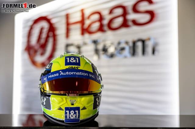 Foto zur News: Mick Schumacher steht vor seinem zweiten Jahr in der Formel 1. Und mit diesem Helmdesign wird der Deutsche in der Formel-1-Saison 2022 für Haas antreten!