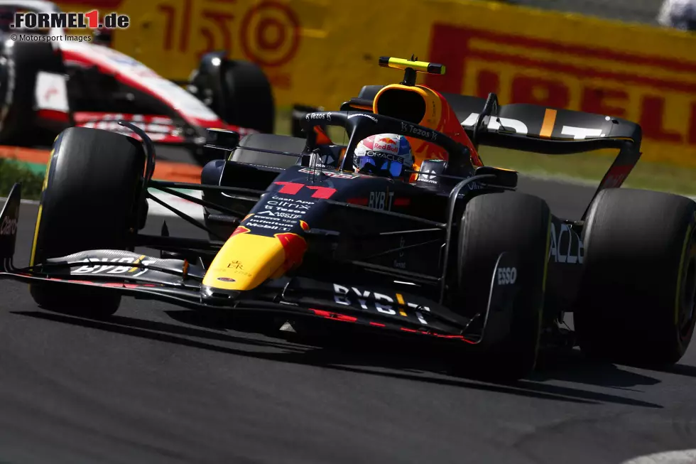 Sergio Perez (3): Im Qualifying wieder komplett von Verstappen abgehängt, im Rennen dann zumindest mit einer guten Aufholjagd nach seinem frühen Boxenstopp. P6 inklusive schnellster Runde ist Schadensbegrenzung - mehr aber auch nicht. Auch ihm hätte ein Redakteur daher eine 4 gegeben. Die Mehrheit war am Ende aber noch für die 3. Foto zur News: Sergio Perez (3): Im Qualifying wieder komplett von Verstappen abgehängt, im Rennen dann zumindest mit einer guten Aufholjagd nach seinem frühen Boxenstopp. P6 inklusive schnellster Runde ist Schadensbegrenzung - mehr aber auch nicht. Auch ihm hätte ein Redakteur daher eine 4 gegeben. Die Mehrheit war am Ende aber noch für die 3.