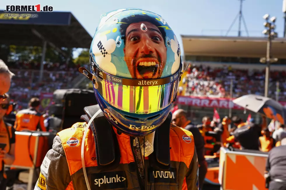 Daniel Ricciardo (3): Endlich mal ein besseres Wochenende von seiner Seite. Dass das am Ende nicht belohnt wurde, war nicht seine Schuld. Wieder langsamer als der Teamkollege, aber dieses Mal zumindest in Schlagdistanz. Monza liegt ihm. Ein Redakteur hätte ihm dafür die 2 gegeben. Die Mehrheit sah ihn aber nicht ganz so gut. Foto zur News: Daniel Ricciardo (3): Endlich mal ein besseres Wochenende von seiner Seite. Dass das am Ende nicht belohnt wurde, war nicht seine Schuld. Wieder langsamer als der Teamkollege, aber dieses Mal zumindest in Schlagdistanz. Monza liegt ihm. Ein Redakteur hätte ihm dafür die 2 gegeben. Die Mehrheit sah ihn aber nicht ganz so gut.
