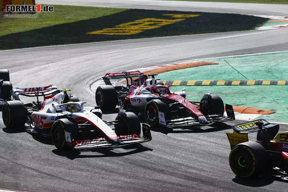 Foto zur News: Valtteri Bottas (4): Für den Unfall beim Start kann er nichts, da war er einfach zur falschen Zeit am falschen Ort. Sein Rennen war danach allerdings gelaufen. Auch bei ihm ist von der guten Form zu Saisonbeginn nicht mehr viel zu sehen. Wartet inzwischen seit sieben Rennen auf einen Punkt.