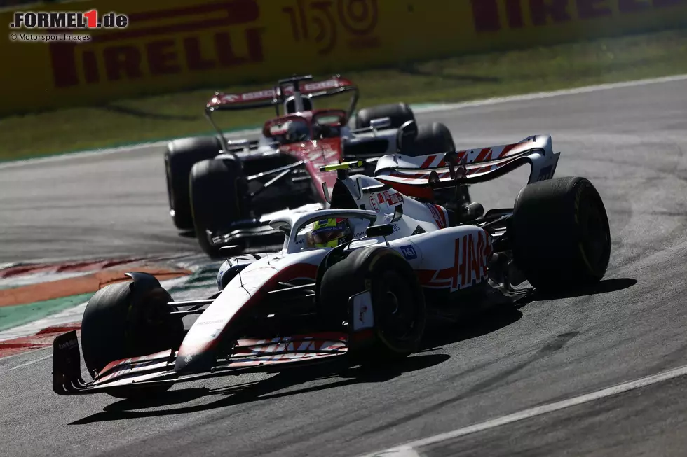 Mick Schumacher (2): Auch er stand bei der Redaktion zwischen 2 und 3. Den Ausschlag für die bessere Note gaben letztendlich die Umstände, weil er fast ohne Training ins Qualifying gehen musste. Dafür ist P12 im Rennen ein tolles Ergebnis - vor allem im Haas, dem Monza überhaupt nicht liegt. Ein gutes Wochenende. Foto zur News: Mick Schumacher (2): Auch er stand bei der Redaktion zwischen 2 und 3. Den Ausschlag für die bessere Note gaben letztendlich die Umstände, weil er fast ohne Training ins Qualifying gehen musste. Dafür ist P12 im Rennen ein tolles Ergebnis - vor allem im Haas, dem Monza überhaupt nicht liegt. Ein gutes Wochenende.