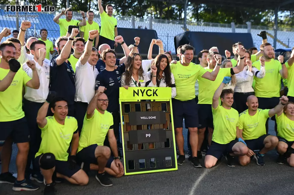 Nyck de Vries (1): Die einzige Bestnote gibt es daher für den Rookie! Auch hier machen es die Umstände: Wer nur ein Training im Auto hat, dann im Qualifying den Teamkollegen verbläst und am Sonntag das ganze Rennen lang eine Top-10-Platzierung verteidigt, der hat die 1 wirklich verdient - und vielleicht auch ein Stammcockpit 2023 ... Foto zur News: Nyck de Vries (1): Die einzige Bestnote gibt es daher für den Rookie! Auch hier machen es die Umstände: Wer nur ein Training im Auto hat, dann im Qualifying den Teamkollegen verbläst und am Sonntag das ganze Rennen lang eine Top-10-Platzierung verteidigt, der hat die 1 wirklich verdient - und vielleicht auch ein Stammcockpit 2023 ...