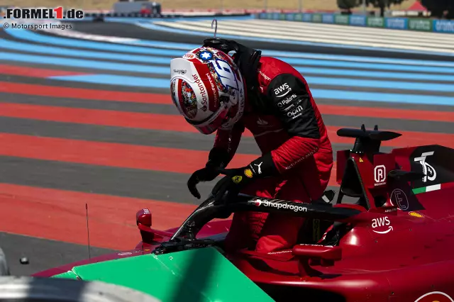 Foto zur News: Charles Leclerc (5): Ja, es war "nur" ein Fehler. Aber dieser eine Fehler kostete vermutlich 25 wertvolle WM-Punkte. Eigentlich war seine Leistung bis dahin top. Aber weil er auch selbst zugibt, dass das Aus sein eigenes Verschulden war, ist eine bessere Note nicht möglich. Zwei Redakteure hätten ihm sogar eine 6 gegeben ...