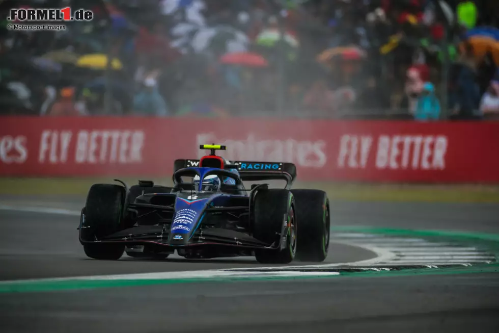 Nicholas Latifi (3): Der Kanadier überraschte bei schwierigen Bedingungen mit seinem ersten Q3-Einzug. Einige Redakteure hätten da sogar eine 2 gegeben, doch der Mehrheit war das Rennen dafür nicht stark genug. Bei nur 14 Zielankünften wären Punkte im Williams vielleicht drin gewesen. Hatte jedoch auch Pech mit Schaden am Unterboden. Foto zur News: Nicholas Latifi (3): Der Kanadier überraschte bei schwierigen Bedingungen mit seinem ersten Q3-Einzug. Einige Redakteure hätten da sogar eine 2 gegeben, doch der Mehrheit war das Rennen dafür nicht stark genug. Bei nur 14 Zielankünften wären Punkte im Williams vielleicht drin gewesen. Hatte jedoch auch Pech mit Schaden am Unterboden.