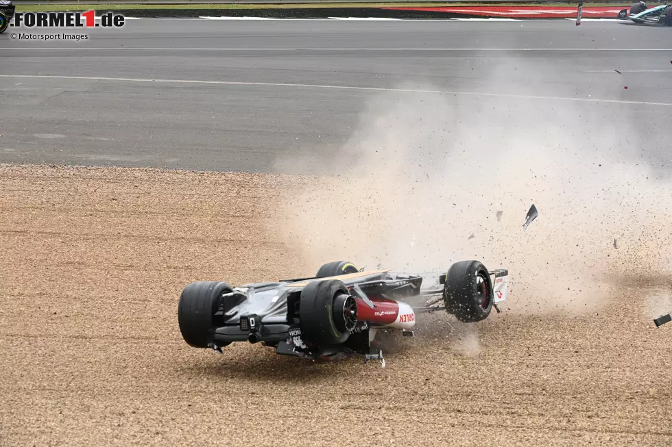 Guanyu Zhou (2): Weil er effektiv kein Rennen hatte, können wir letztendlich nur das Qualifying bewerten. Und das war - gerade für einen Rookie im Nassen - stark! Am Startunfall trägt er keine Schuld und ohne den wäre er ein klarer Punktekandidat gewesen. Das Wichtigste ist aber sowieso, dass er unverletzt blieb. Foto zur News: Guanyu Zhou (2): Weil er effektiv kein Rennen hatte, können wir letztendlich nur das Qualifying bewerten. Und das war - gerade für einen Rookie im Nassen - stark! Am Startunfall trägt er keine Schuld und ohne den wäre er ein klarer Punktekandidat gewesen. Das Wichtigste ist aber sowieso, dass er unverletzt blieb.