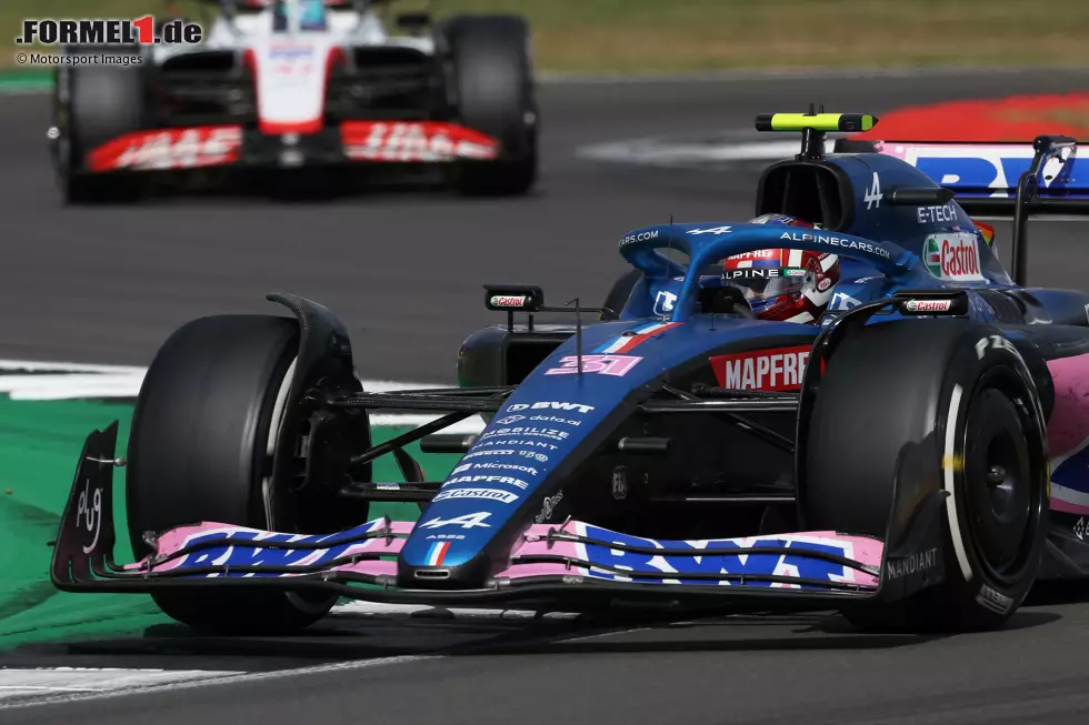 Esteban Ocon (3): Durch seinen Ausfall, der die Safety-Car-Phase auslöste, übersieht man schnell, dass er zu diesem Zeitpunkt in den Punkten lag. Nicht so schlecht, nachdem er nur von P15 ins Rennen gegangen war. Für eine bessere Note hätte aber unter anderem das Qualifying stärker sein müssen. Foto zur News: Esteban Ocon (3): Durch seinen Ausfall, der die Safety-Car-Phase auslöste, übersieht man schnell, dass er zu diesem Zeitpunkt in den Punkten lag. Nicht so schlecht, nachdem er nur von P15 ins Rennen gegangen war. Für eine bessere Note hätte aber unter anderem das Qualifying stärker sein müssen.