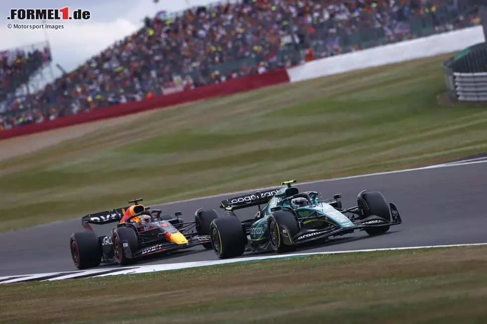 Sebastian Vettel (3): Auch für ihn geht es am Ende knapp an der 2 vorbei. Punkte im Aston Martin sind ordentlich, aber am Ende hätten wir uns nach dem Neustart etwas mehr Biss gewünscht. Beim großen Startcrash räumte er zudem Albon ab, auch wenn er da wohl nicht mehr genug Zeit zum Reagieren hatte. Foto zur News: Sebastian Vettel (3): Auch für ihn geht es am Ende knapp an der 2 vorbei. Punkte im Aston Martin sind ordentlich, aber am Ende hätten wir uns nach dem Neustart etwas mehr Biss gewünscht. Beim großen Startcrash räumte er zudem Albon ab, auch wenn er da wohl nicht mehr genug Zeit zum Reagieren hatte.