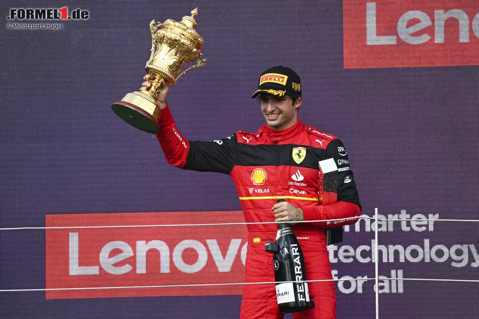 Carlos Sainz (3): Trotz Pole und Sieg bei uns nur im Mittelfeld? Ja, denn bereits am Samstag hatte er Glück, dass Verstappen auf seiner Q3-Runde gelbe Flaggen hatte. Im Rennen den Start verloren, einen Fehler im Duell mit Verstappen gemacht und langsamer als Leclerc in einem kaputten Auto gewesen. Für uns nicht gerade weltbewegend ... Foto zur News: Carlos Sainz (3): Trotz Pole und Sieg bei uns nur im Mittelfeld? Ja, denn bereits am Samstag hatte er Glück, dass Verstappen auf seiner Q3-Runde gelbe Flaggen hatte. Im Rennen den Start verloren, einen Fehler im Duell mit Verstappen gemacht und langsamer als Leclerc in einem kaputten Auto gewesen. Für uns nicht gerade weltbewegend ...