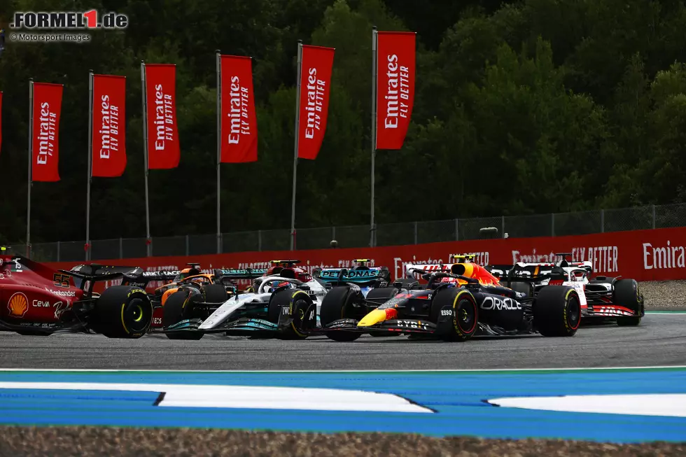 Foto zur News: Sergio Perez (4): Auch hier gab es Argumente für die 5. Das Qualifying hat er selbst verbockt und im Rennen war er gegen Russell zu ungeduldig - zumal das Team ihn offenbar noch davor gewarnt hatte, es an dieser Stelle zu probieren. Ein starker Sprint bringt ihm am Ende aber noch die 4.