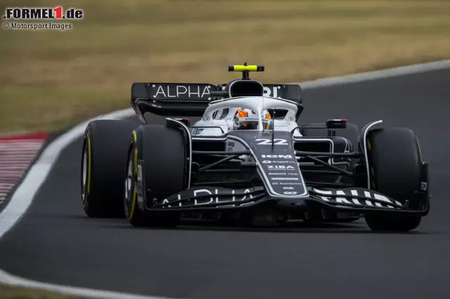 Foto zur News: Yuki Tsunoda (5): Kam am ganzen Wochenende überhaupt nicht in Tritt. Im Qualifying raus in Q1, im Rennen nach einem Dreher Vorletzter. Vor allem deshalb viel zu wenig, weil der Teamkollege im gleichen Auto aus der Boxengasse noch auf P12 fährt ...