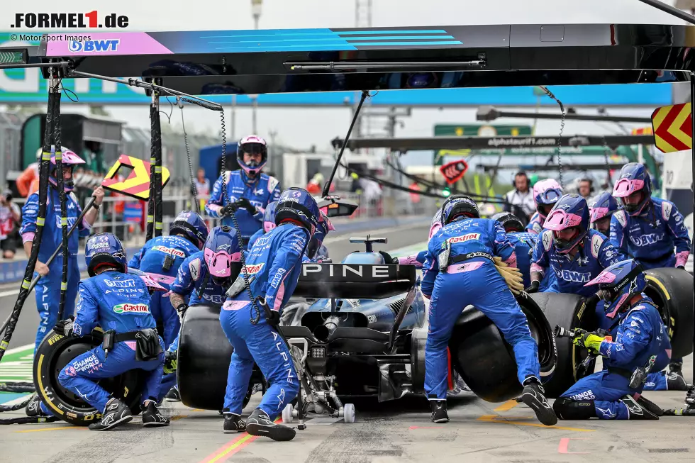 Fernando Alonso (3): Eines der schlechteren Wochenenden des Spaniers. Ob er womöglich schon wusste, dass er das Team am Ende des Jahres verlassen würde? Im Qualifying jedenfalls hinter dem Teamkollegen, im Rennen eine Position vor Ocon auf P8. Für eine 2 war das dieses Mal etwas zu wenig. Foto zur News: Fernando Alonso (3): Eines der schlechteren Wochenenden des Spaniers. Ob er womöglich schon wusste, dass er das Team am Ende des Jahres verlassen würde? Im Qualifying jedenfalls hinter dem Teamkollegen, im Rennen eine Position vor Ocon auf P8. Für eine 2 war das dieses Mal etwas zu wenig.