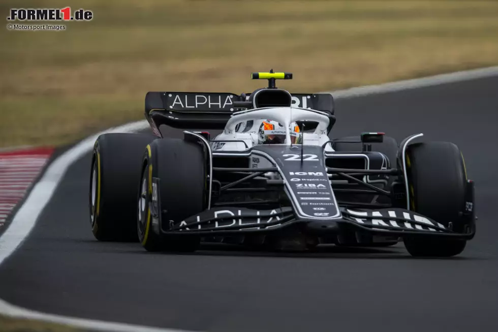 Foto zur News: Yuki Tsunoda (5): Kam am ganzen Wochenende überhaupt nicht in Tritt. Im Qualifying raus in Q1, im Rennen nach einem Dreher Vorletzter. Vor allem deshalb viel zu wenig, weil der Teamkollege im gleichen Auto aus der Boxengasse noch auf P12 fährt ...