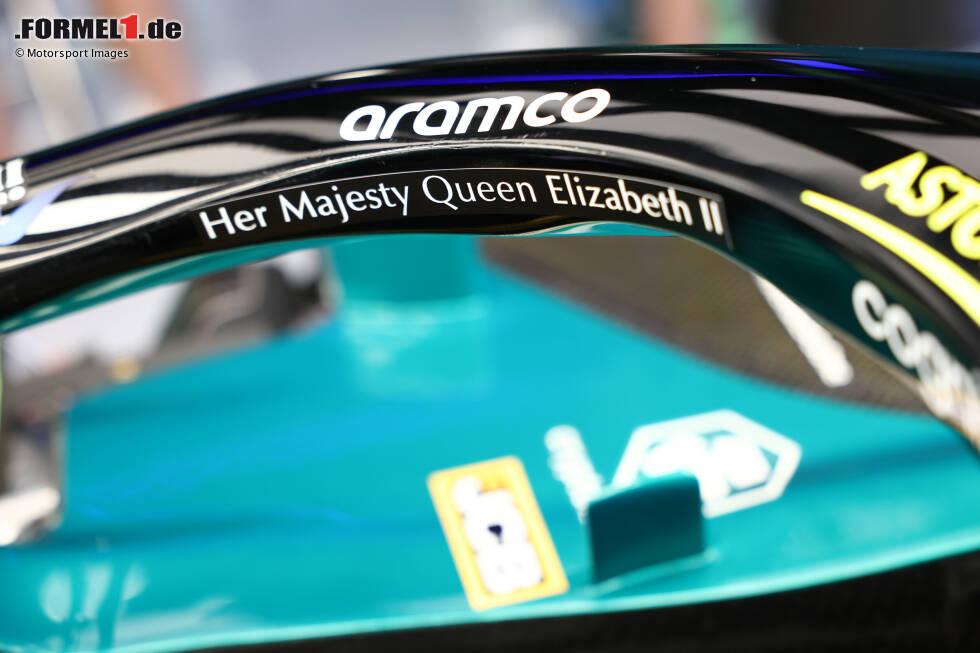 Foto zur News: Die englische Königin Elisabeth II. ist tot, die Formel 1 trägt Trauer. Denn viele Teams haben ihren Sitz in England, die meisten beschäftigen englisches Personal. Daher ...