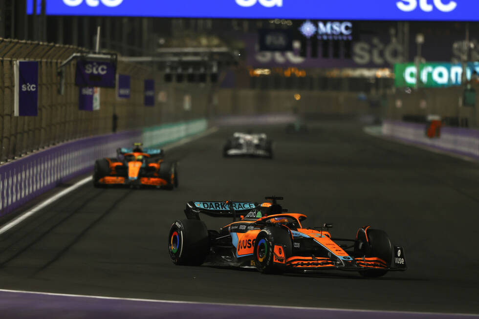 Foto zur News: Daniel Ricciardo (3): Besser unterwegs als in Bahrain. Lag zum Zeitpunkt seines Ausfalls - für den er nichts konnte - auf Augenhöhe mit Norris und hätte wohl auch gepunktet. Dschidda war auf jeden Fall ein Schritt in die richtige Richtung. Aber auf den Durchbruch warten er und McLaren weiter.