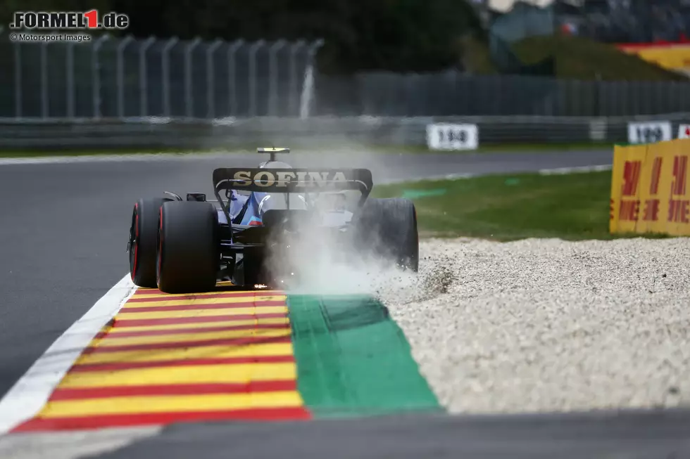 Foto zur News: Nicholas Latifi (5): Keine zwei Meinungen in der Redaktion. Schwaches Qualifying mit Q1-Aus, während der Teamkollege in Q3 kommt. Dazu im Rennen gedreht, Bottas fast abgeräumt und am Ende als Letzter ins Ziel gekommen. Hat in Spa keine Argumente für einen neuen Vertrag gesammelt.