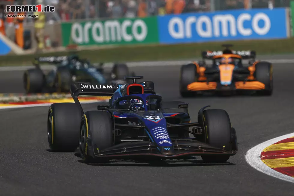 Alexander Albon (2): Ein Redakteur hätte ihm sogar die 1 gegeben. Schaffte im Williams den Einzug in Q3 und konnte sich im Rennen in den Top 10 halten - keine Selbstverständlichkeit! Für Williams sind es die ersten Zähler seit Mai. Kein Zufall, dass alle vier bisherigen WM-Punkte auf das Konto von Albon gehen. Foto zur News: Alexander Albon (2): Ein Redakteur hätte ihm sogar die 1 gegeben. Schaffte im Williams den Einzug in Q3 und konnte sich im Rennen in den Top 10 halten - keine Selbstverständlichkeit! Für Williams sind es die ersten Zähler seit Mai. Kein Zufall, dass alle vier bisherigen WM-Punkte auf das Konto von Albon gehen.