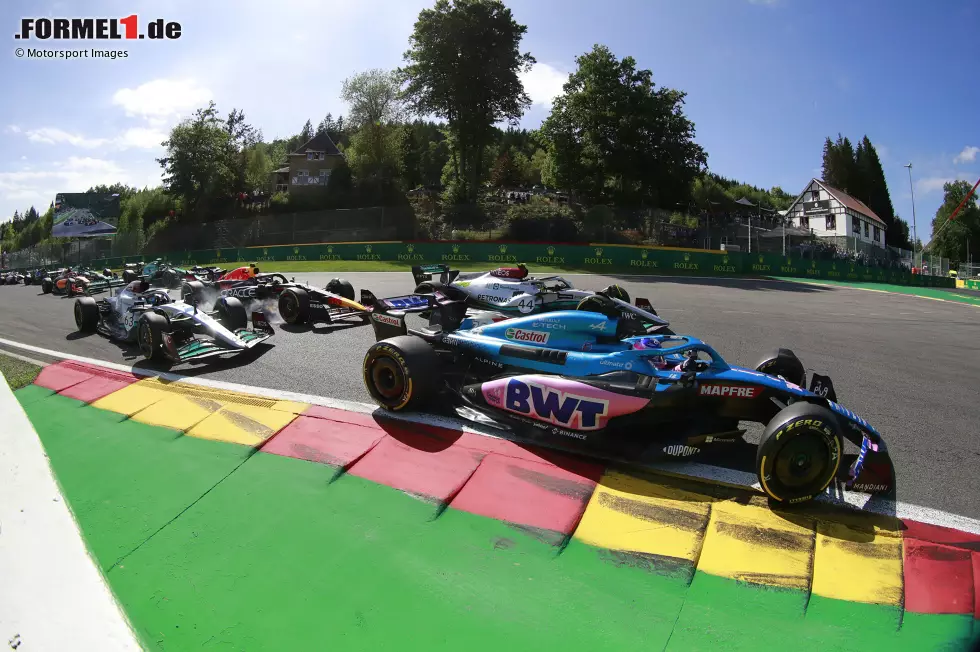 Fernando Alonso (2): Am Zwischenfall mit Hamilton trifft ihn keine Schuld. Als Fünfter am Ende vor Leclerc "Best of the Rest". Abziehen muss man allerdings die Niederlage im Qualifying gegen Ocon. Und auch im Rennen machte der Franzose einen etwas schnelleren Eindruck. Foto zur News: Fernando Alonso (2): Am Zwischenfall mit Hamilton trifft ihn keine Schuld. Als Fünfter am Ende vor Leclerc "Best of the Rest". Abziehen muss man allerdings die Niederlage im Qualifying gegen Ocon. Und auch im Rennen machte der Franzose einen etwas schnelleren Eindruck.