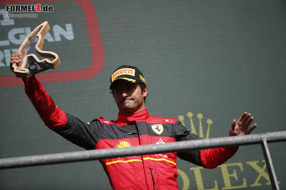 Carlos Sainz (2): Viel falsch machte er nicht. Im Qualifying von Leclerc zur "Pole" gezogen, im Rennen den Start und den Neustart nach dem Safety-Car gewonnen. Letztendlich war der Ferrari in Spa aber einfach nicht schnell genug, sodass er später doch noch von beiden Red Bulls überholt wurde. Foto zur News: Carlos Sainz (2): Viel falsch machte er nicht. Im Qualifying von Leclerc zur "Pole" gezogen, im Rennen den Start und den Neustart nach dem Safety-Car gewonnen. Letztendlich war der Ferrari in Spa aber einfach nicht schnell genug, sodass er später doch noch von beiden Red Bulls überholt wurde.
