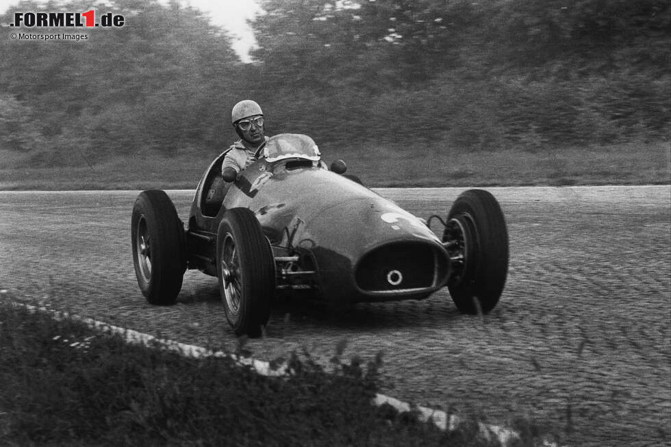 Alberto Ascari - Der Italiener ist 1952 nach Giuseppe Farina und Juan Manuel Fangio zwar erst der dritte Formel-1-Weltmeister der Geschichte. Dafür ist er ein Jahr später der erste Fahrer überhaupt, der seinen Titel erfolgreich verteidigen kann! Es bleiben Ascaris einzige WM-Titel in der Königsklasse. Alberto Ascari - Der Italiener ist 1952 nach Giuseppe Farina und Juan Manuel Fangio zwar erst der dritte Formel-1-Weltmeister der Geschichte. Dafür ist er ein Jahr später der erste Fahrer überhaupt, der seinen Titel erfolgreich verteidigen kann! Es bleiben Ascaris einzige WM-Titel in der Königsklasse.