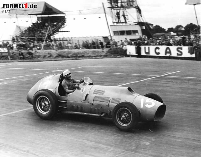 Foto zur News: Alberto Ascari (1952): Der erste Fall in der Geschichte ist gleich ein kleiner Sonderfall. Denn der Italiener tritt zum ersten Rennen in der Schweiz gar nicht an! Beim Indy 500, das damals zur WM zählt, fällt er beim zweiten Saisonlauf auch noch aus. Die restlichen sechs Rennen gewinnt Ascari aber allesamt, was locker zum Titel reicht.