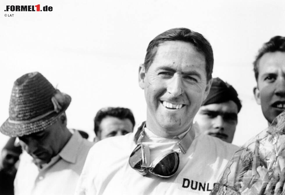 Foto zur News: Jack Brabham (1960): &quot;Black Jack&quot; legt den schlechtesten Saisonstart eines Weltmeisters aller Zeiten hin! Beim ersten Saisonrennen in Argentinien scheidet er aus, beim zweiten in Monaco wird er disqualifiziert, am dritten in Indianapolis nimmt er gar nicht erst teil. Macht null Punkte nach drei Rennen - aber am Ende trotzdem den Titel.