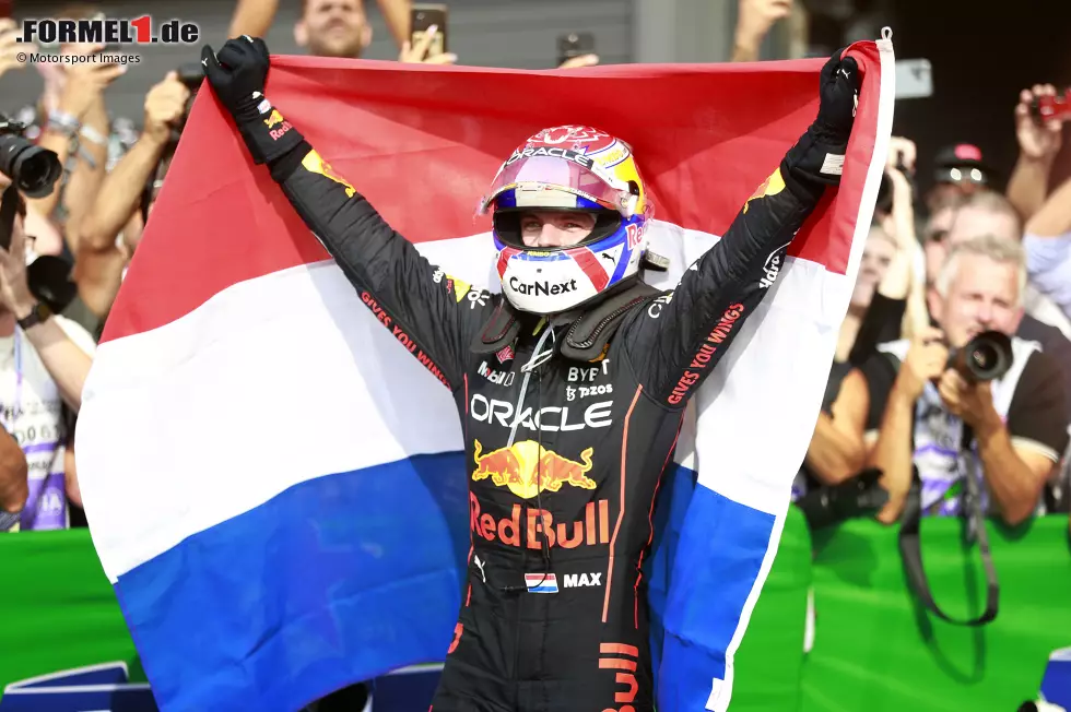 Max Verstappen (1): Die Bestnote verdient sich dieses Mal deshalb nur der Sieger! Kein so überlegener Triumph wie in Spa, aber wie er sein Wochenende nach dem verlorenen FT1 am Freitag noch herumgedreht hat, war wieder einmal weltmeisterlich. Dazu Hamilton beim Safety-Car-Neustart eiskalt überrumpelt. Spitze! Foto zur News: Max Verstappen (1): Die Bestnote verdient sich dieses Mal deshalb nur der Sieger! Kein so überlegener Triumph wie in Spa, aber wie er sein Wochenende nach dem verlorenen FT1 am Freitag noch herumgedreht hat, war wieder einmal weltmeisterlich. Dazu Hamilton beim Safety-Car-Neustart eiskalt überrumpelt. Spitze!