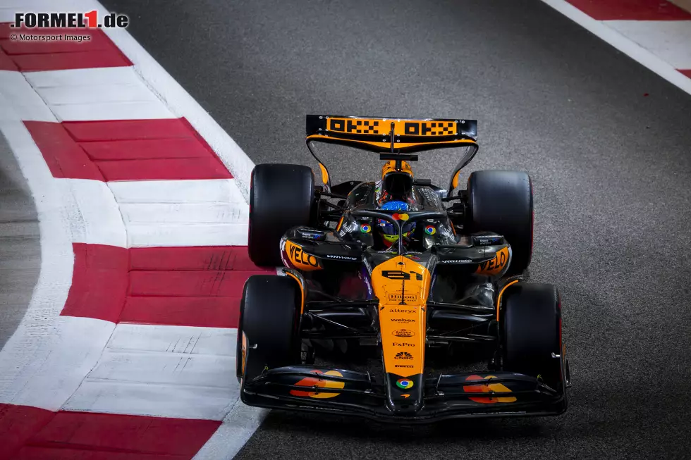 #81: Oscar Piastri hat sich bei seinem Formel-1-Debüt für eine bekannte Nummer entschieden. Die 81 verwendete er bereits in einigen Nachwuchsserien, zum Beispiel wurde er damit 2017 Vizemeister in der Britischen Formel 4. Die Nummer entstand zufällig: Weil früher schonmal jemand die 11 hatte, wandelte Piastri seine Zahl kurzerhand ab. Foto zur News: #81: Oscar Piastri hat sich bei seinem Formel-1-Debüt für eine bekannte Nummer entschieden. Die 81 verwendete er bereits in einigen Nachwuchsserien, zum Beispiel wurde er damit 2017 Vizemeister in der Britischen Formel 4. Die Nummer entstand zufällig: Weil früher schonmal jemand die 11 hatte, wandelte Piastri seine Zahl kurzerhand ab.