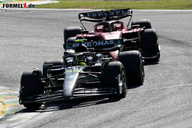 Foto zur News: Mercedes hat sich in der Formel-1-Konstrukteurs-WM 2023 im Kampf um Platz 2 mit gerade einmal 3 Punkten Vorsprung auf Ferrari durchgesetzt, doch beide Teams haben im Saisonverlauf reihenweise Punkte liegen lassen.
Wir werfen nun einen Blick auf die vergebenen Chancen von Ferrari: