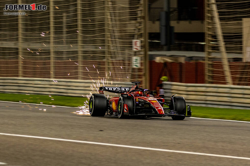 Foto zur News: Bahrain:
Der Saisonstart in der Wüste lief schon denkbar schlecht für Ferrari. Charles Leclerc, der im Qualifying noch Zweiter wurde, schied 17 Runden vor Schluss mit einem Fehler an der Steuereinheit aus, als er komfortabel auf Kurs für Platz 3 lag. Sein Teamkollege Carlos Sainz rückte dafür einen Platz nach vorne.
Eingebüßte Punkte: 13