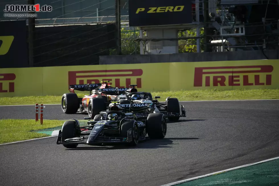 Japan:
Das Unterboden-Update hat eingeschlagen, doch im Rennen hat sich Ferrari von Mercedes strategisch übertölpeln lassen. Sainz lag vor Hamilton, doch der Brite machte einen Undercut, den Ferrari über sich ergehen ließ. Platz 5 für den Spanier war damit futsch.
Eingebüßte Punkte: 2 Foto zur News: Japan:
Das Unterboden-Update hat eingeschlagen, doch im Rennen hat sich Ferrari von Mercedes strategisch übertölpeln lassen. Sainz lag vor Hamilton, doch der Brite machte einen Undercut, den Ferrari über sich ergehen ließ. Platz 5 für den Spanier war damit futsch.
Eingebüßte Punkte: 2