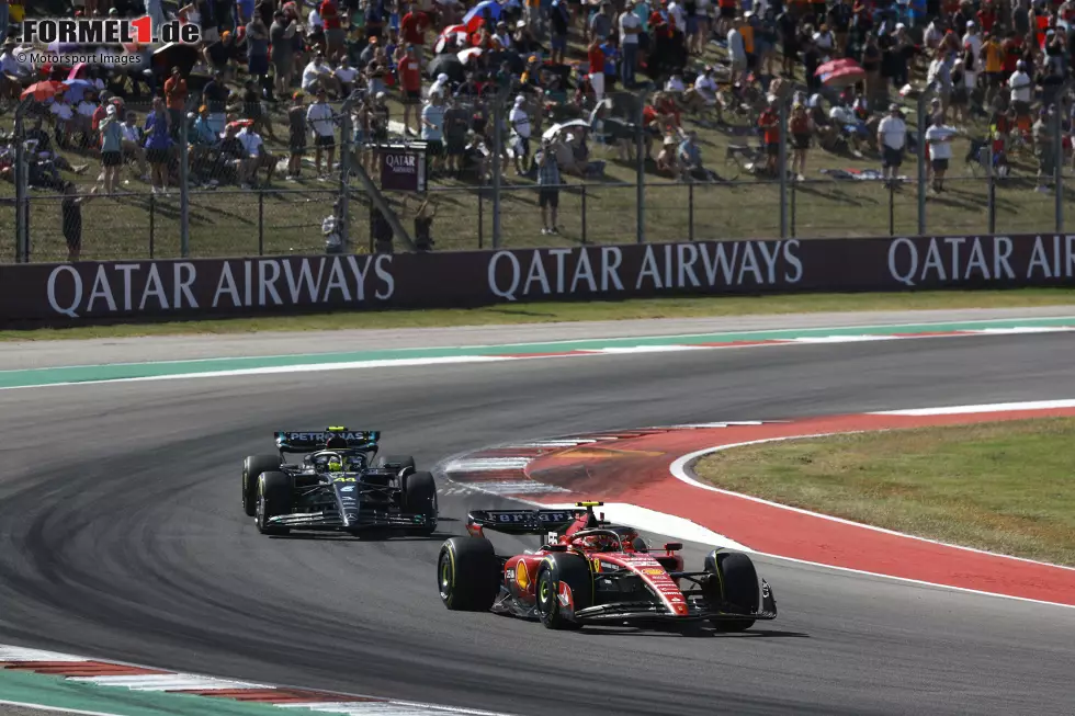 ... Probleme hätte Leclerc wohl maximal Platz 3 erfahren können, wenn man die Disqualifikation von Lewis Hamilton einbezieht. Im Sprint setzte Ferrari zudem bei Carlos Sainz wieder auf den Soft-Reifen, der einen zu hohen Verschleiß hatte. Das hat womöglich auch einen Platz gekostet.
Eingebüßte Punkte: 13 Foto zur News: ... Probleme hätte Leclerc wohl maximal Platz 3 erfahren können, wenn man die Disqualifikation von Lewis Hamilton einbezieht. Im Sprint setzte Ferrari zudem bei Carlos Sainz wieder auf den Soft-Reifen, der einen zu hohen Verschleiß hatte. Das hat womöglich auch einen Platz gekostet.
Eingebüßte Punkte: 13