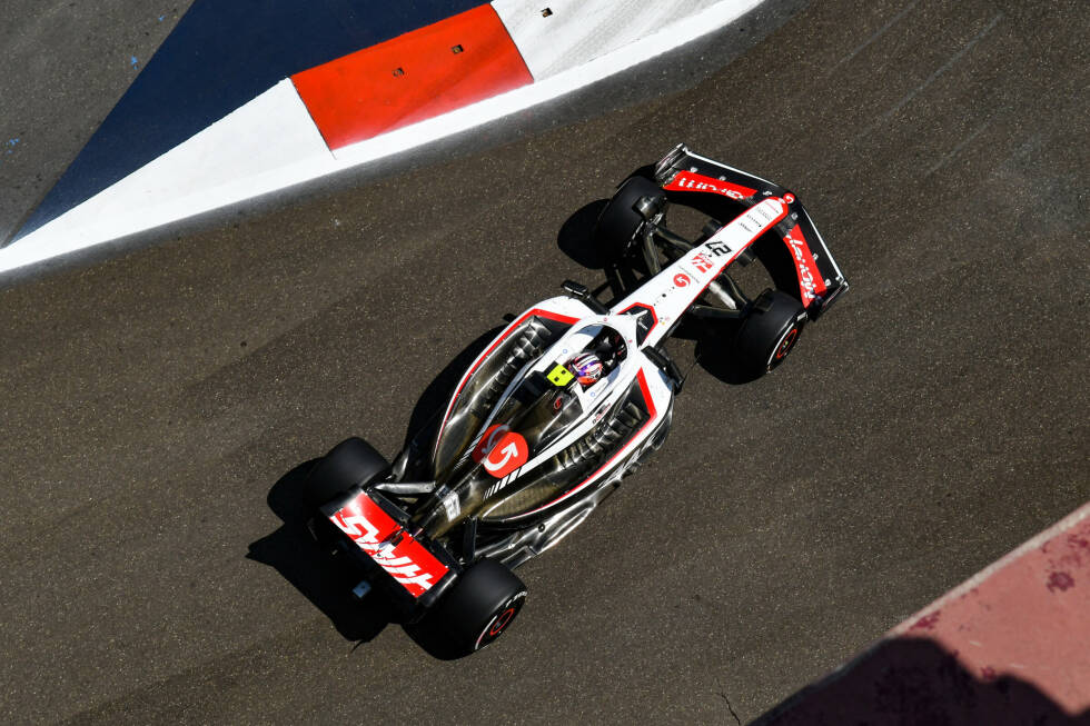 Foto zur News: Nico Hülkenberg (4): Kein gutes Wochenende dieses Mal, was zum Teil sicher auch am Haas lag. Gesteht aber selbst, dass er kein gutes Qualifying hatte. In Sprint und Rennen gingen dann am Ende jeweils die Reifen ein. Insgesamt zu wenig, um sich für eine bessere Note zu empfehlen.