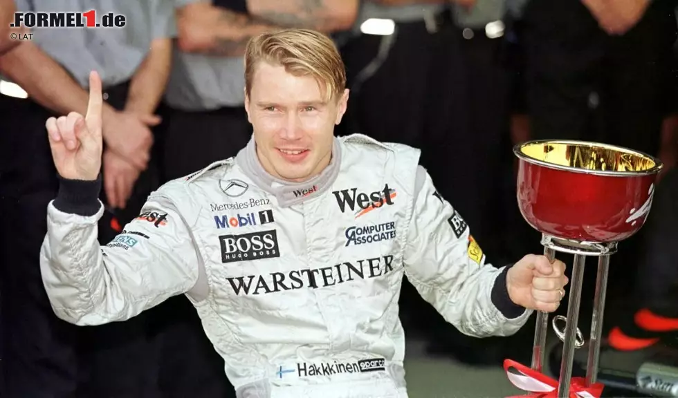 Mika Häkkinen: Mit seinem ersten Titelgewinn für die Scuderia beendet Schumacher zugleich den Erfolgszug von Mika Häkkinen und McLaren. Der Finne hat sich zuvor im Titelkampf 1998 gegen "Schumi" und 1999 gegen dessen Teamkollegen Eddie Irvine durchgesetzt. Foto zur News: Mika Häkkinen: Mit seinem ersten Titelgewinn für die Scuderia beendet Schumacher zugleich den Erfolgszug von Mika Häkkinen und McLaren. Der Finne hat sich zuvor im Titelkampf 1998 gegen "Schumi" und 1999 gegen dessen Teamkollegen Eddie Irvine durchgesetzt.