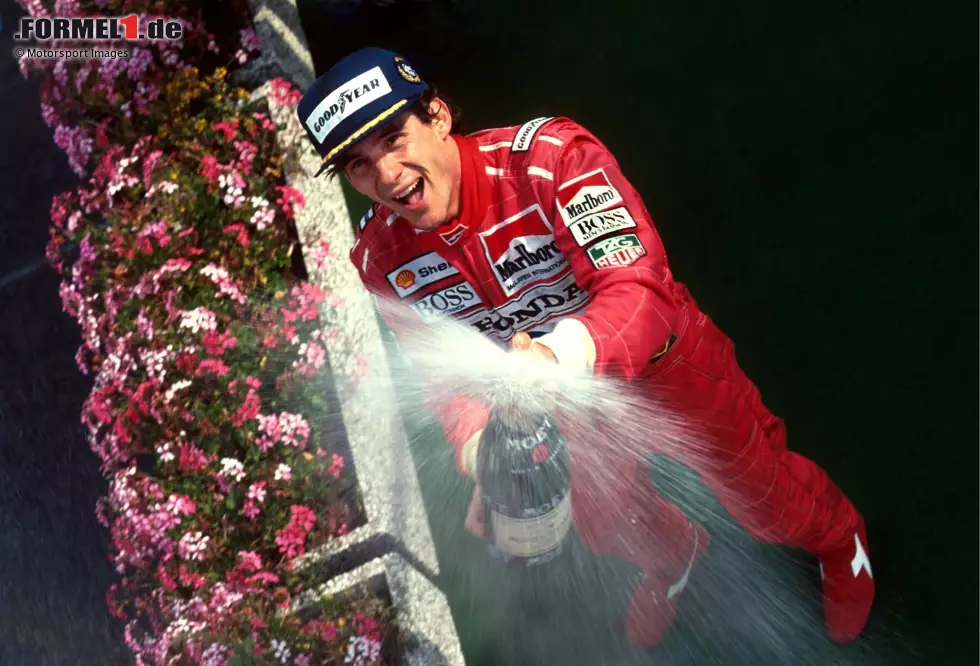 Ayrton Senna: Nach Prosts letztem McLaren-Titel im Jahr 1989 wird Ayrton Senna für das Team aus Woking zweimal in Folge Weltmeister. 1990 setzt er sich im WM-Kampf gegen Prost durch, der inzwischen für Ferrari fährt. Ein Jahr später startet er mit vier Siegen in die Saison und legt so den Grundstein zu seinem dritten und letzten Titel. Foto zur News: Ayrton Senna: Nach Prosts letztem McLaren-Titel im Jahr 1989 wird Ayrton Senna für das Team aus Woking zweimal in Folge Weltmeister. 1990 setzt er sich im WM-Kampf gegen Prost durch, der inzwischen für Ferrari fährt. Ein Jahr später startet er mit vier Siegen in die Saison und legt so den Grundstein zu seinem dritten und letzten Titel.