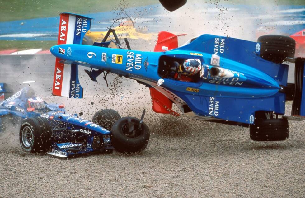 Foto zur News: Mit Schumachers Abschied 1996 endet die Ära Benetton dann auch schon wieder. Lediglich einen einzigen Sieg holt man 1997 durch Gerhard Berger in Hockenheim noch. 2005 und 2006 wird man zwar noch einmal Weltmeister. Aber da heißt das Team längst Renault, der Namen Benetton verschwindet Ende 2001 aus der Formel 1.