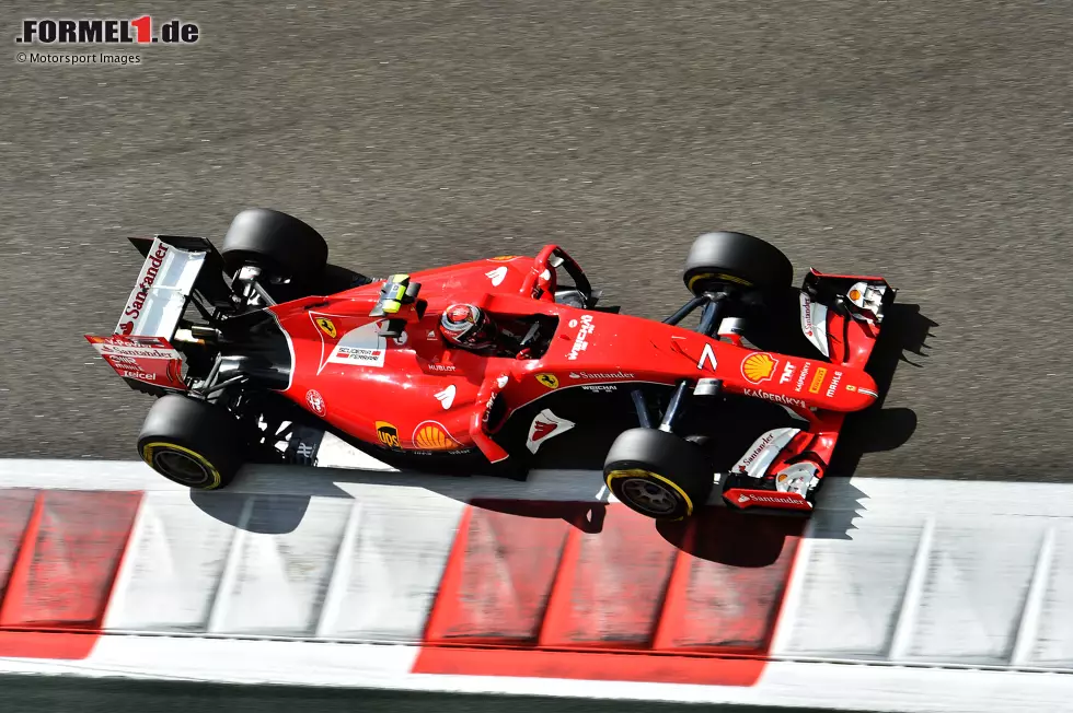 Foto zur News: 2015: Sebastian Vettel stößt neu zum Team und erzielt gleich im ersten Ferrari-Jahr drei Siege im SF15-T. Es geht wieder voran für James Allison und seine Kollegen: P2 in der WM hinter Mercedes.