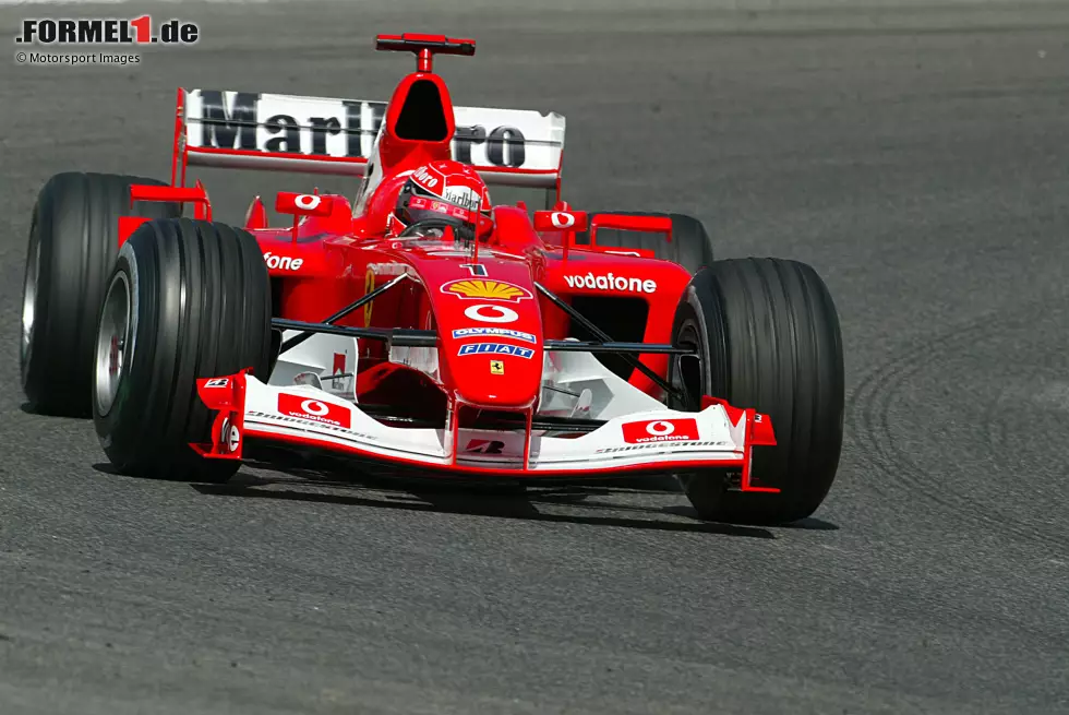 2002: Ferrari steigert sich mit dem F2002 erneut, fährt wieder beide WM-Titel ein. Die Krönung: Michael Schumacher steht bereits im Juli als Formel-1-Weltmeister fest! Er und Rubens Barrichello gewinnen 15 von 17 Rennen, Schumacher steht jedes Mal auf dem Treppchen. Foto zur News: 2002: Ferrari steigert sich mit dem F2002 erneut, fährt wieder beide WM-Titel ein. Die Krönung: Michael Schumacher steht bereits im Juli als Formel-1-Weltmeister fest! Er und Rubens Barrichello gewinnen 15 von 17 Rennen, Schumacher steht jedes Mal auf dem Treppchen.