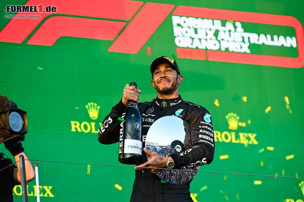 Foto zur News: 3. Australien: Red Bulls Siegesserie endet schon in Melbourne, wo Lewis Hamilton gewinnt - erneut vor Alonso. Lance Stroll holt ein Podium, während Perez als Vierter Punkte einbüßt. Übrigens: Nico Hülkenberg holt acht Zähler für Haas. Stand: 1. Perez (64), 2. Alonso (54), 3. Hamilton (49), 4. Sainz (25), 5. Stroll (25).