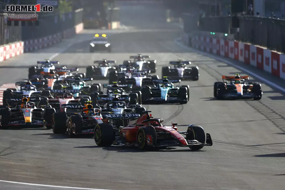 ... haben er und seine Formel-1-Fahrerkollegen am Sonntag ab 13 Uhr. Dann beginnt in Baku der Grand Prix von Aserbaidschan über 51 Runden. Foto zur News: ... haben er und seine Formel-1-Fahrerkollegen am Sonntag ab 13 Uhr. Dann beginnt in Baku der Grand Prix von Aserbaidschan über 51 Runden.