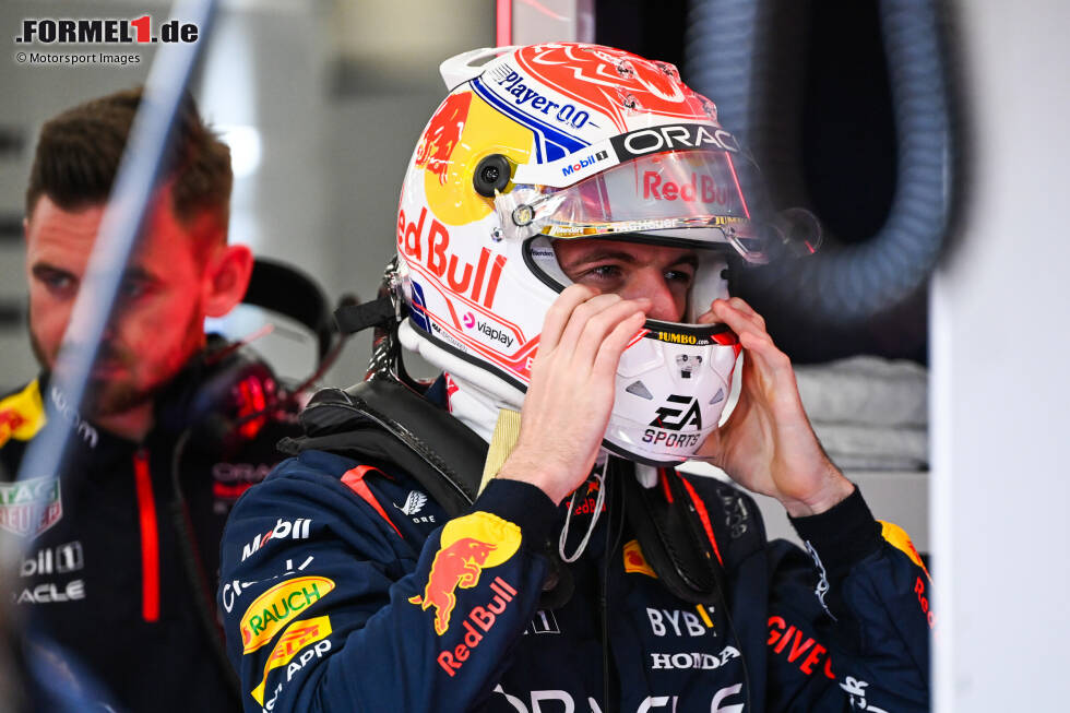 Max Verstappen bestimmt im Red Bull RB19 das Geschehen am Freitag in Dschidda, fährt im 1. Freien Training als einziger unter 90 Sekunden und ist um fast fünf Zehntelsekunden vorne. Auch im ... Max Verstappen bestimmt im Red Bull RB19 das Geschehen am Freitag in Dschidda, fährt im 1. Freien Training als einziger unter 90 Sekunden und ist um fast fünf Zehntelsekunden vorne. Auch im ...
