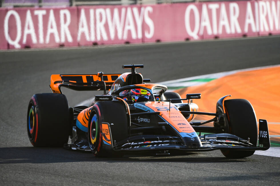 Foto zur News: ... 0,020 Sekunden vor dem bestplatzierten Formel-1-Neuling im Feld: Oscar Piastri. Der McLaren-Fahrer dringt mit dem MCL60 erstmals in seiner Karriere in Q3 vor und sichert sich eine gute Ausgangslage - auch auf Kosten von ...