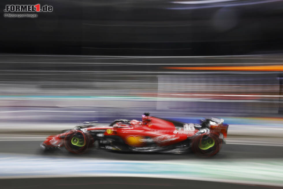 ... "zählt" Charles Leclerc im Ferrari SF-23 gar nicht auf P2 des Klassements, denn eine Startplatzstrafe für überzählige Antriebskomponenten wirft ihn um zehn Positionen zurück. Deshalb ... ... "zählt" Charles Leclerc im Ferrari SF-23 gar nicht auf P2 des Klassements, denn eine Startplatzstrafe für überzählige Antriebskomponenten wirft ihn um zehn Positionen zurück. Deshalb ...