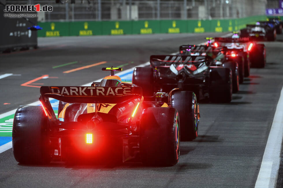 Die wichtigsten Fakten zum Formel-1-Samstag in Saudi-Arabien: Wer schnell war, wer nicht und wer überrascht hat - alle Infos dazu in dieser Fotostrecke! Die wichtigsten Fakten zum Formel-1-Samstag in Saudi-Arabien: Wer schnell war, wer nicht und wer überrascht hat - alle Infos dazu in dieser Fotostrecke!