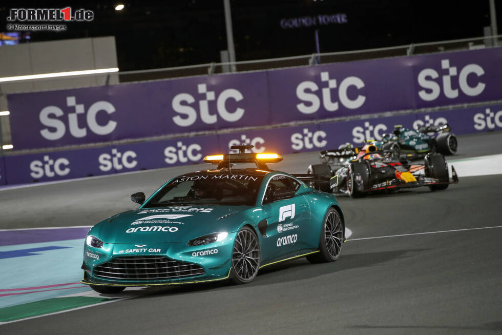 Die wichtigsten Fakten zum Formel-1-Sonntag in Saudi-Arabien: Wer schnell war, wer nicht und wer überrascht hat - alle Infos dazu in dieser Fotostrecke! Die wichtigsten Fakten zum Formel-1-Sonntag in Saudi-Arabien: Wer schnell war, wer nicht und wer überrascht hat - alle Infos dazu in dieser Fotostrecke!