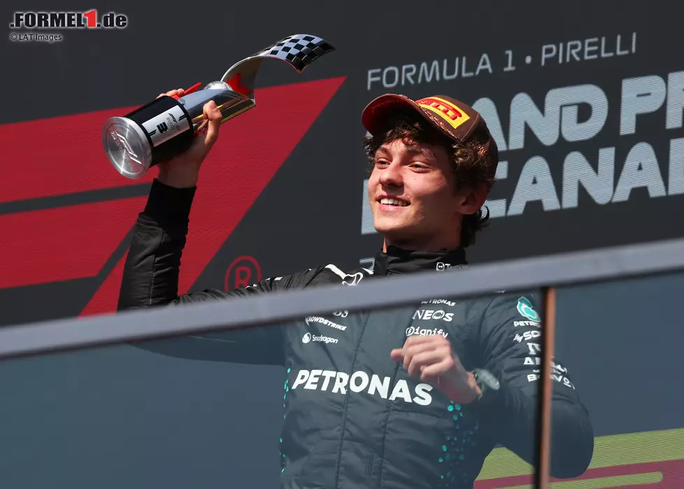 Andrea Kimi Antonelli (Kanada 2025): Der Italiener steht bereits in seinem zehnten Formel-1-Rennen erstmals auf dem Podium. In Montreal ist er als Dritter hinter George Russell und Max Verstappen erst 18 Jahre, 9 Monate und 21 Tage alt. Noch jünger waren beim ersten Besuch auf dem Podest lediglich Lance Stroll und Rekordhalter Verstappen. Foto zur News: Andrea Kimi Antonelli (Kanada 2025): Der Italiener steht bereits in seinem zehnten Formel-1-Rennen erstmals auf dem Podium. In Montreal ist er als Dritter hinter George Russell und Max Verstappen erst 18 Jahre, 9 Monate und 21 Tage alt. Noch jünger waren beim ersten Besuch auf dem Podest lediglich Lance Stroll und Rekordhalter Verstappen.