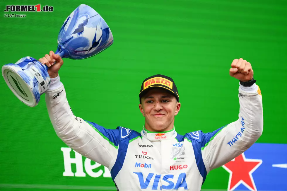 Isack Hadjar (Niederlande 2025): Der junge Franzose hingegen schafft gleich in seiner Premierensaison das erste Podium. In Zandvoort profitiert er zwar vom Ausfall von Lando Norris, zeigt aber seinerseits von Startplatz vier aus ein fehlerfreies Rennen. Foto zur News: Isack Hadjar (Niederlande 2025): Der junge Franzose hingegen schafft gleich in seiner Premierensaison das erste Podium. In Zandvoort profitiert er zwar vom Ausfall von Lando Norris, zeigt aber seinerseits von Startplatz vier aus ein fehlerfreies Rennen.